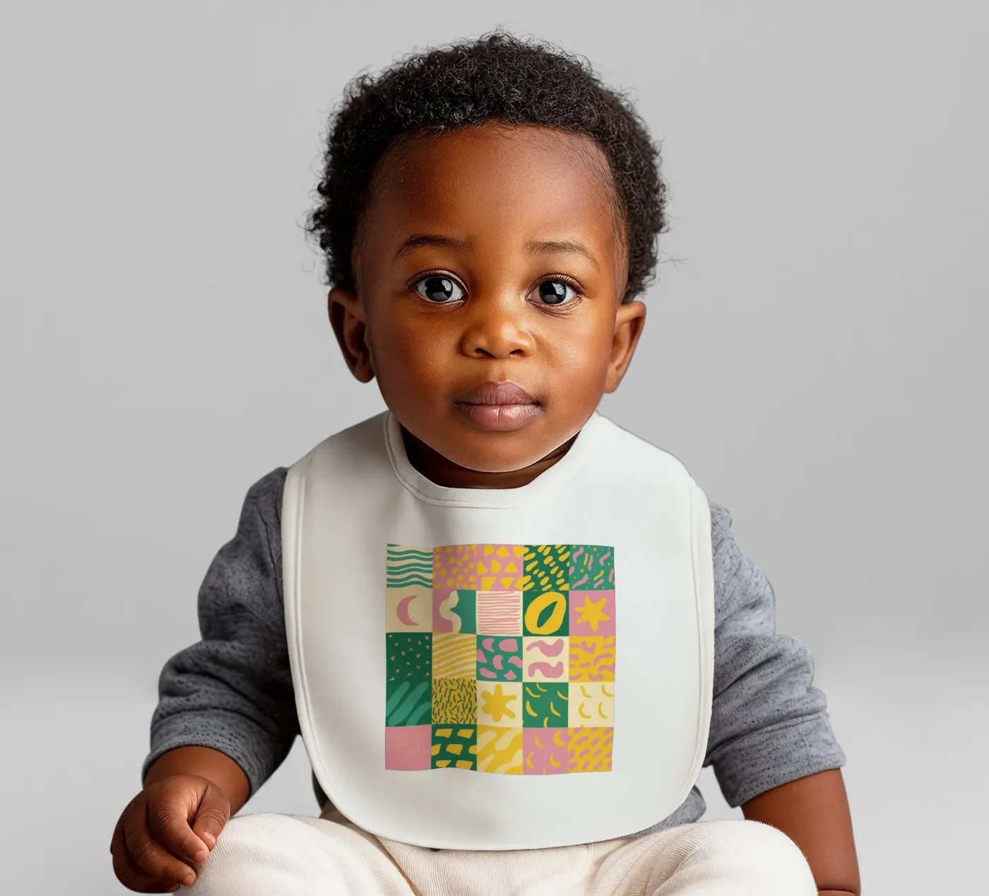 Vrolijk patchworkraster baby slabbetje van Sun Riser