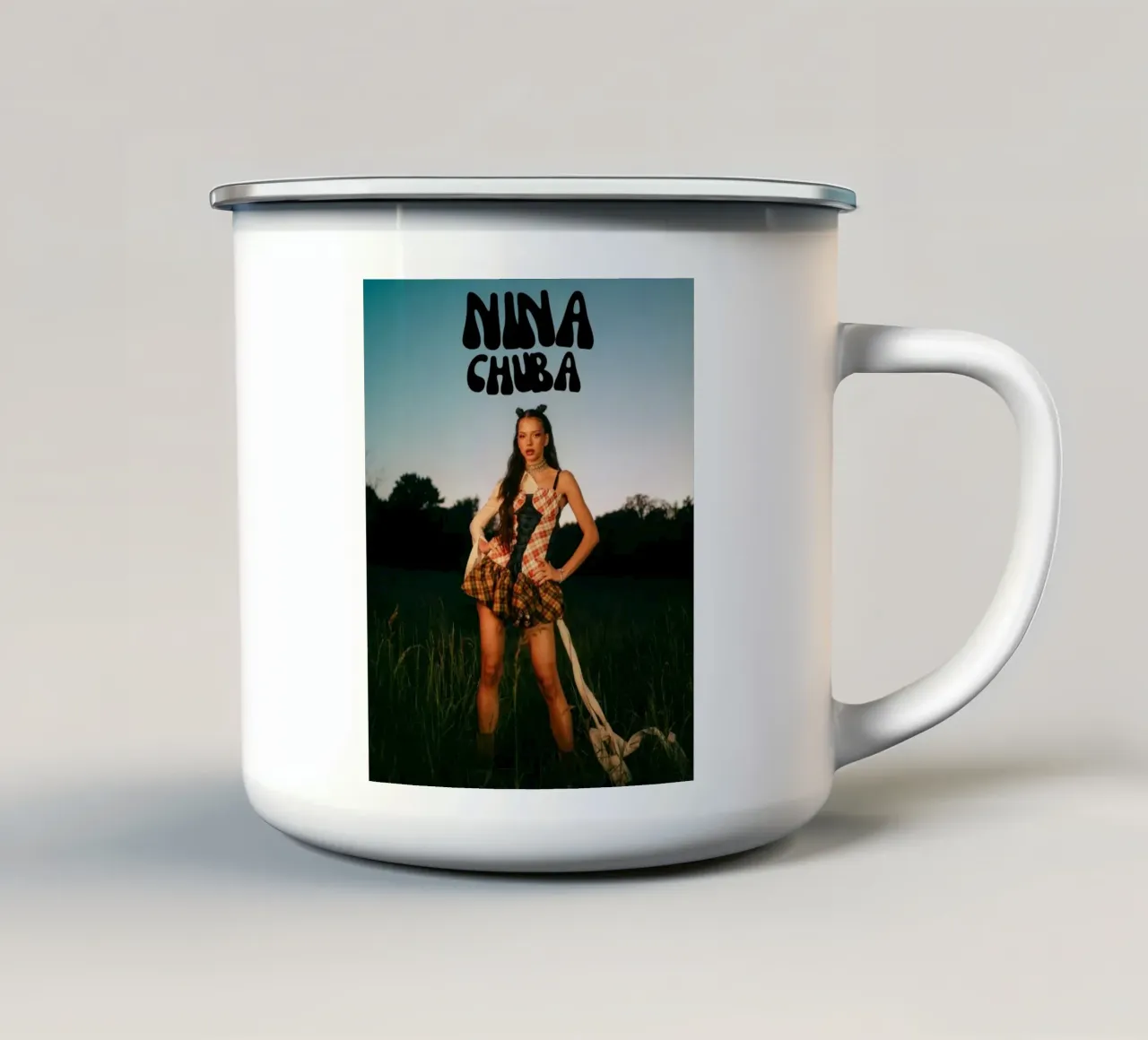 Posa Nina Chuba tazza in smalto da Galery Vintage