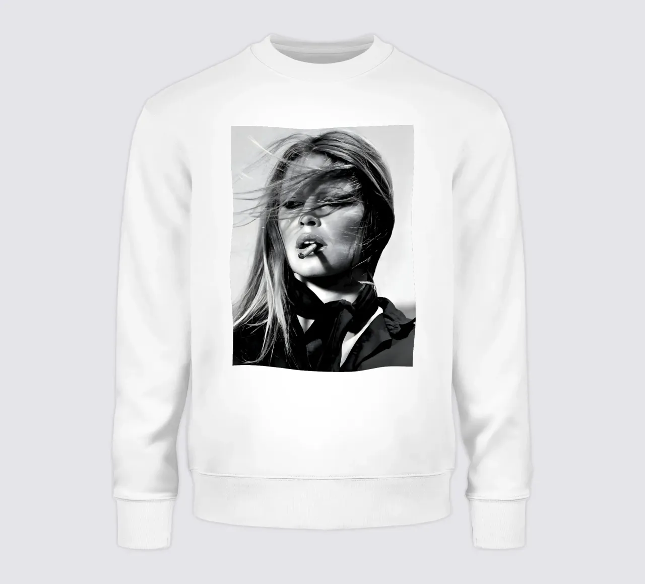 Kate Moss che fuma felpa da Galery Vintage