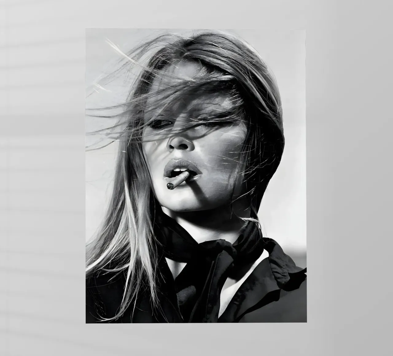 Kate Moss che fuma pellicola backlit da Galery Vintage