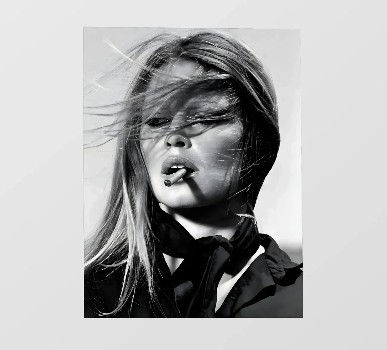 Kate Moss che fuma pellicola backlit da Galery Vintage