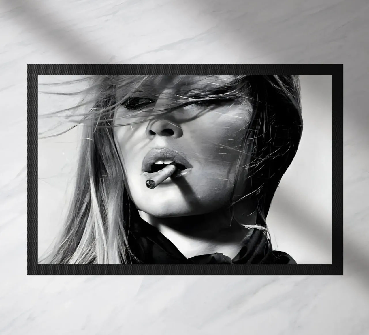 Kate Moss che fuma zerbino da Galery Vintage