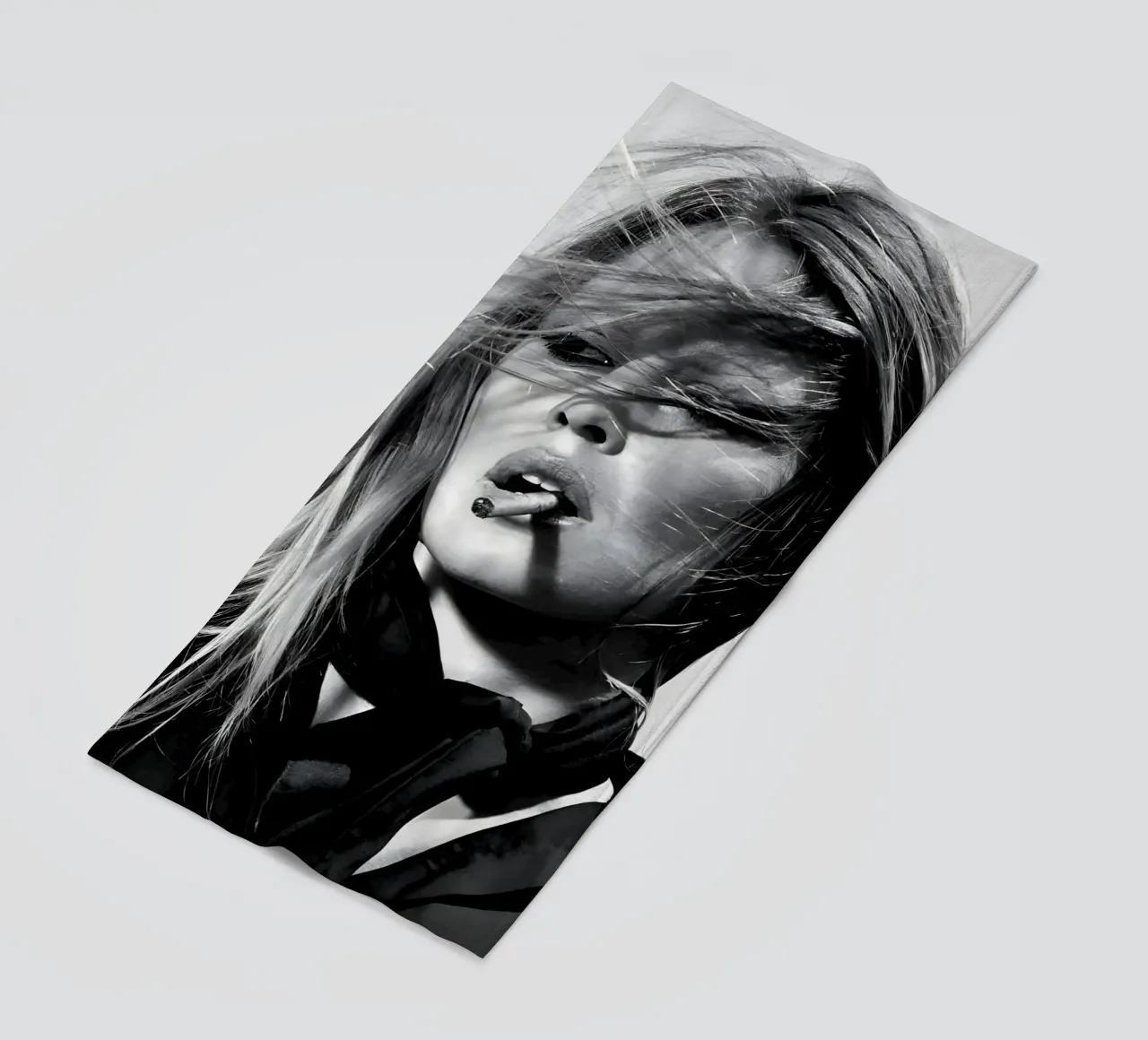 Kate Moss che fuma telo mare da Galery Vintage