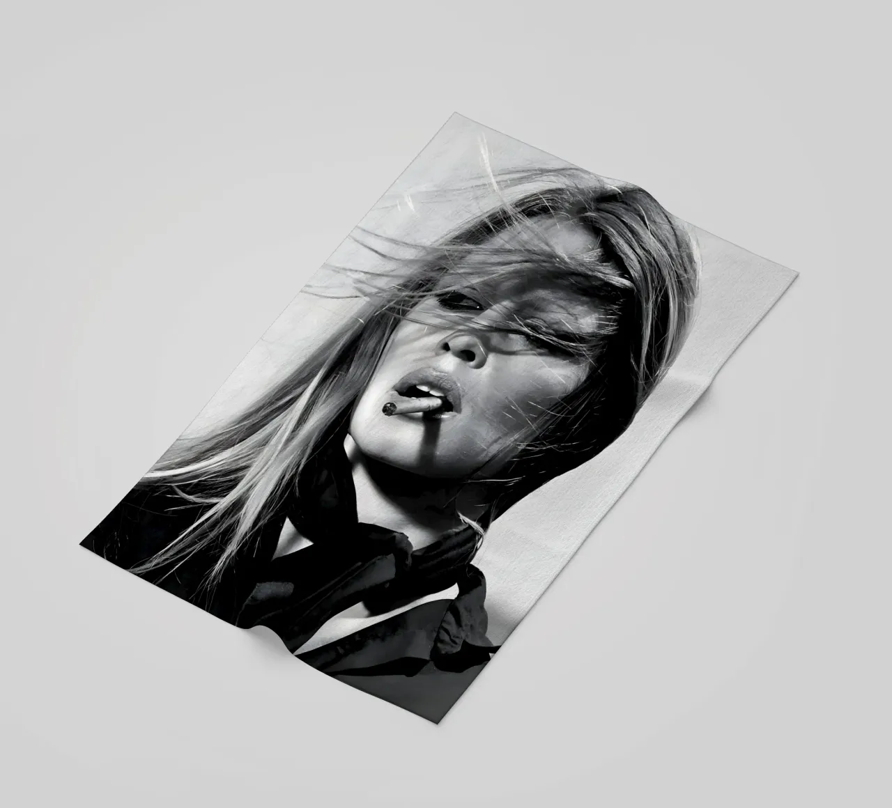 Kate Moss che fuma telo mare da Galery Vintage