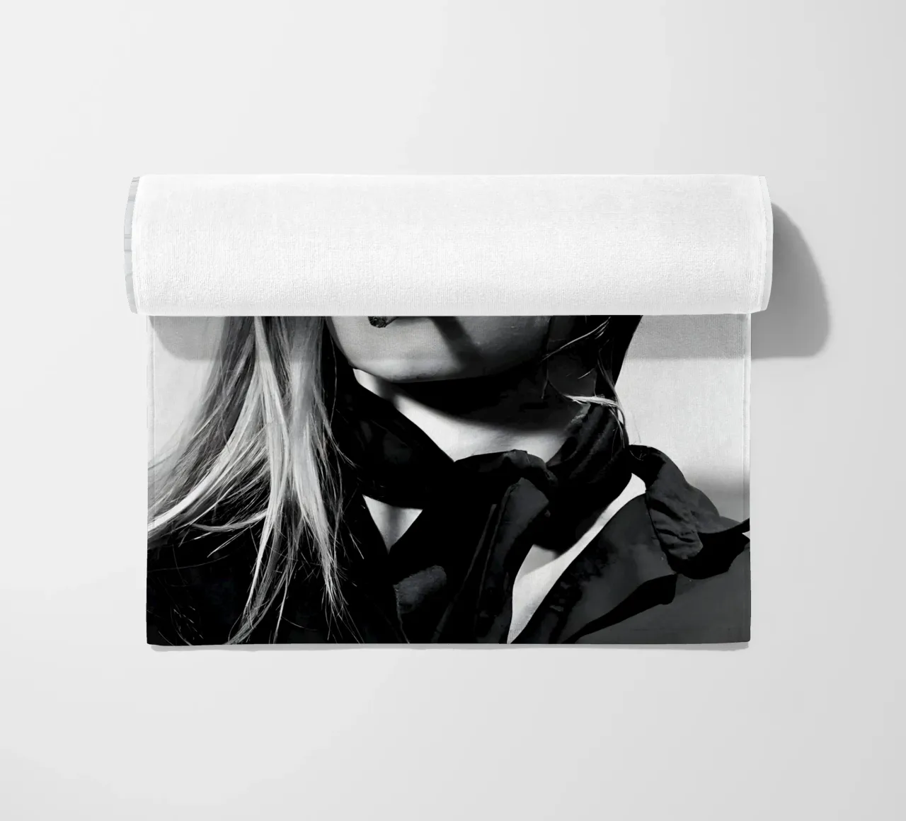 Kate Moss che fuma telo mare da Galery Vintage