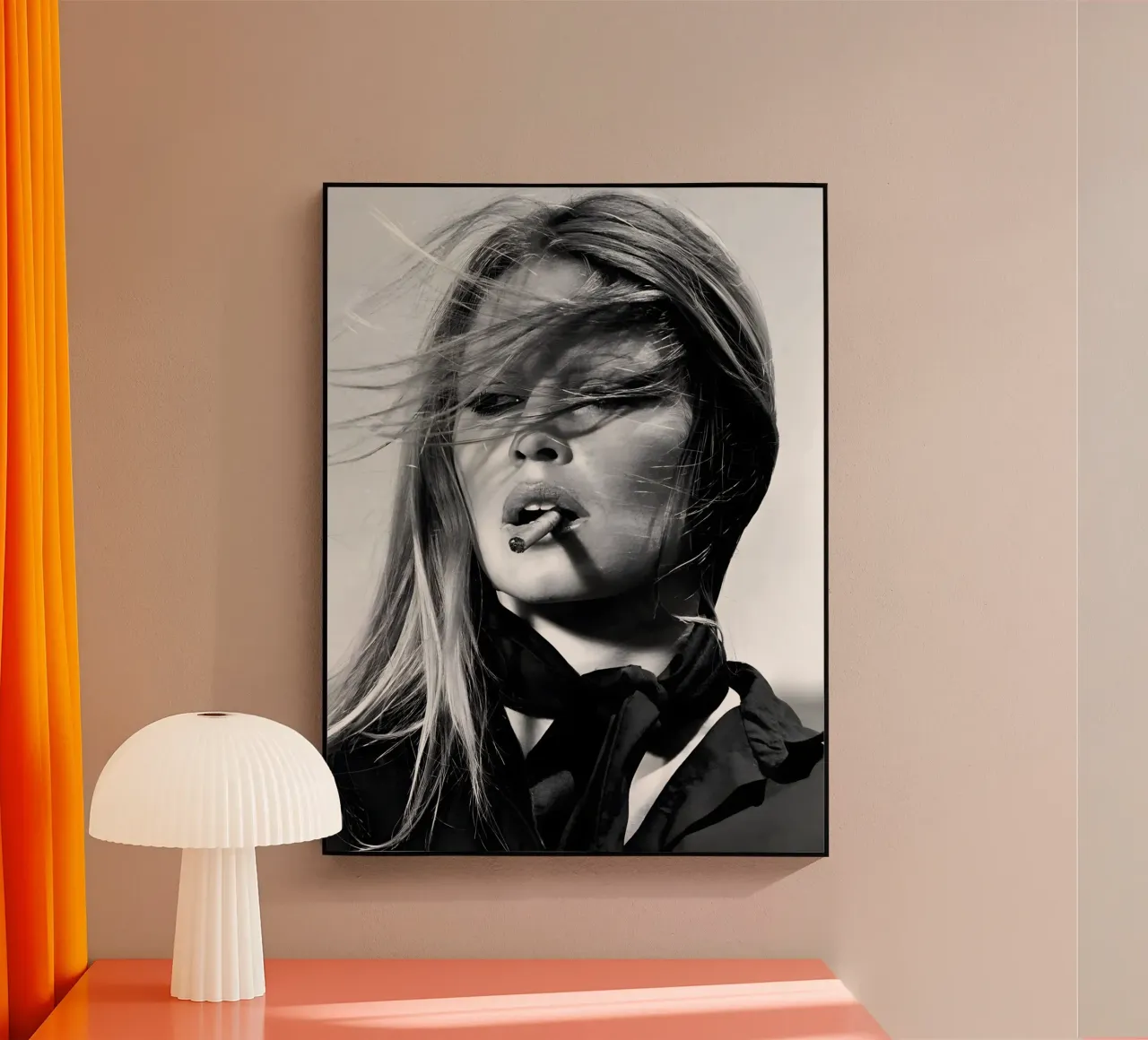Kate Moss che fuma plexiglass da Galery Vintage