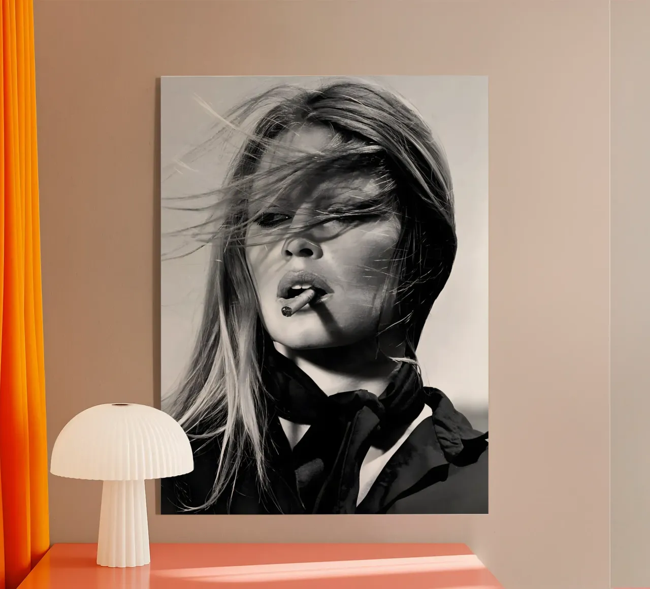 Kate Moss che fuma plexiglass da Galery Vintage
