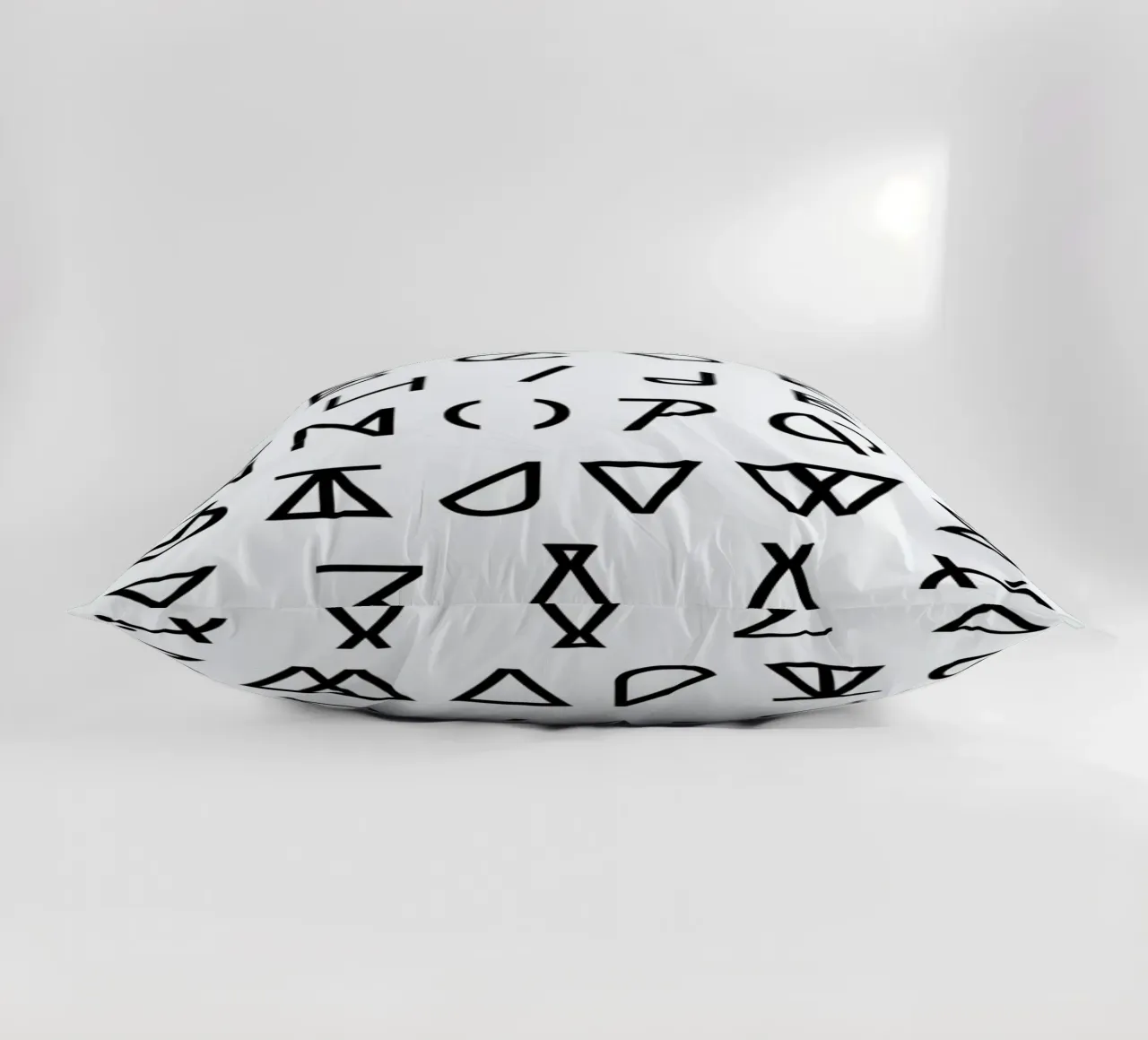 Graphic Alphabets cuscino da RK Design