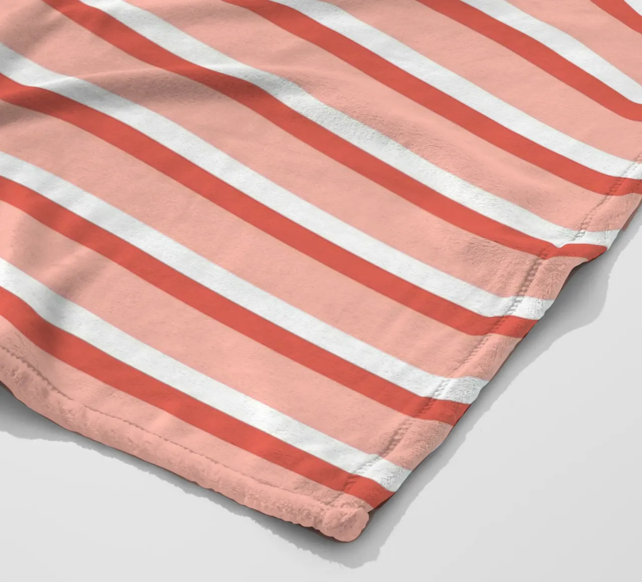 Motivo a doppie strisce bianche e arancioni coperta in pile da Altruist Studio