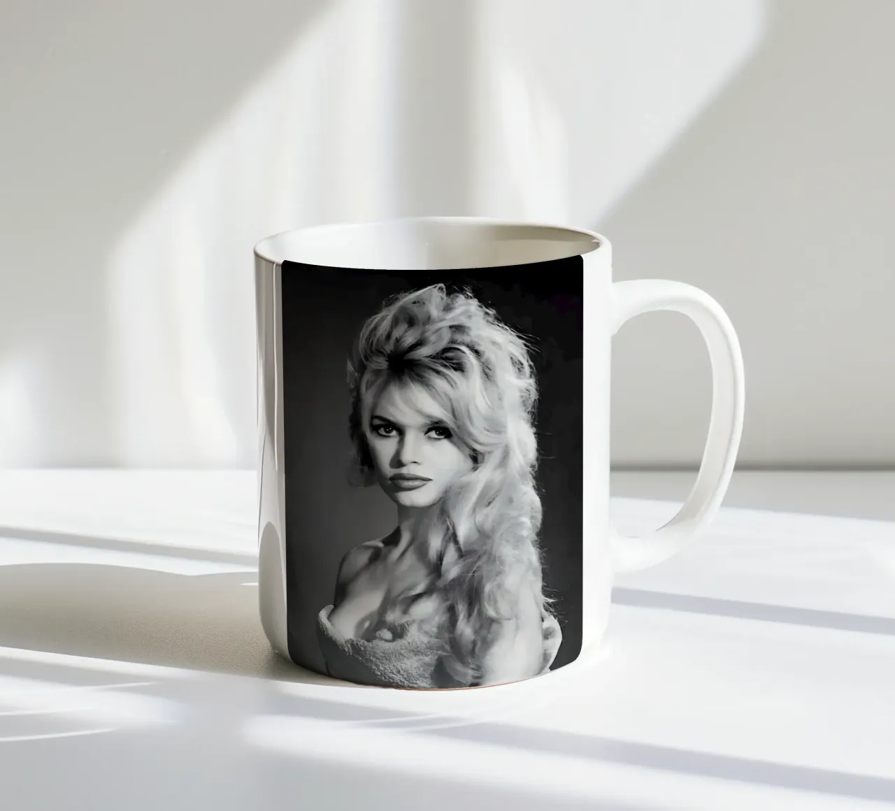 Sensazione monocromatica tazza in ceramica da Galery Vintage