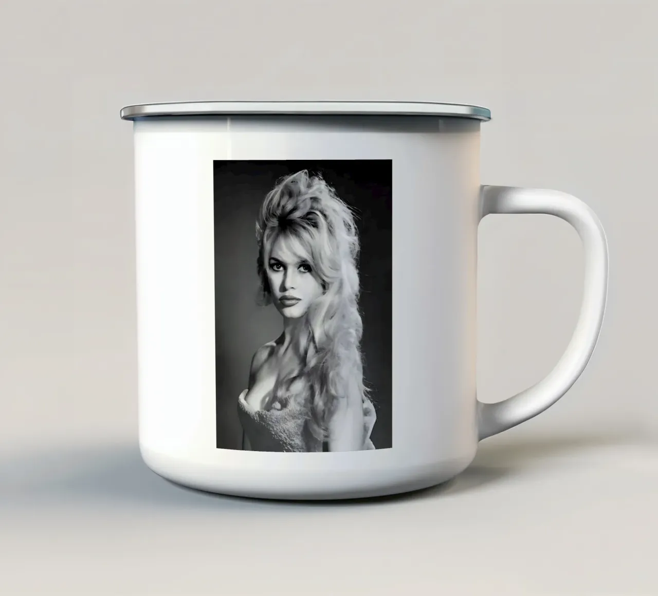 Sensazione monocromatica tazza in smalto da Galery Vintage