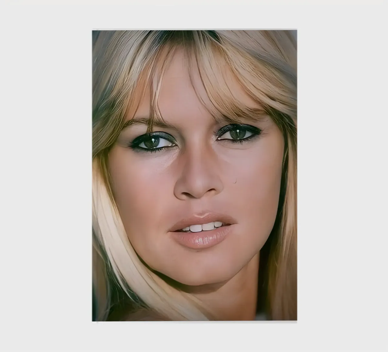 Frangetta e eyeliner diario da Galery Vintage