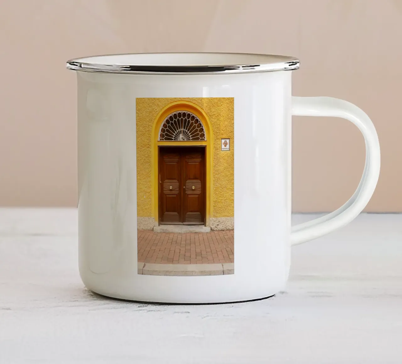 Porta nel quartiere Borstei, Monaco di Baviera tazza in smalto da Borstei München