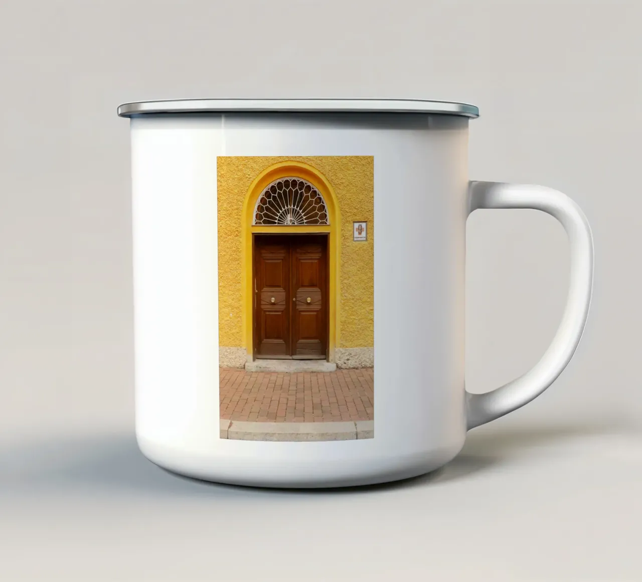 Porta nel quartiere Borstei, Monaco di Baviera tazza in smalto da Borstei München