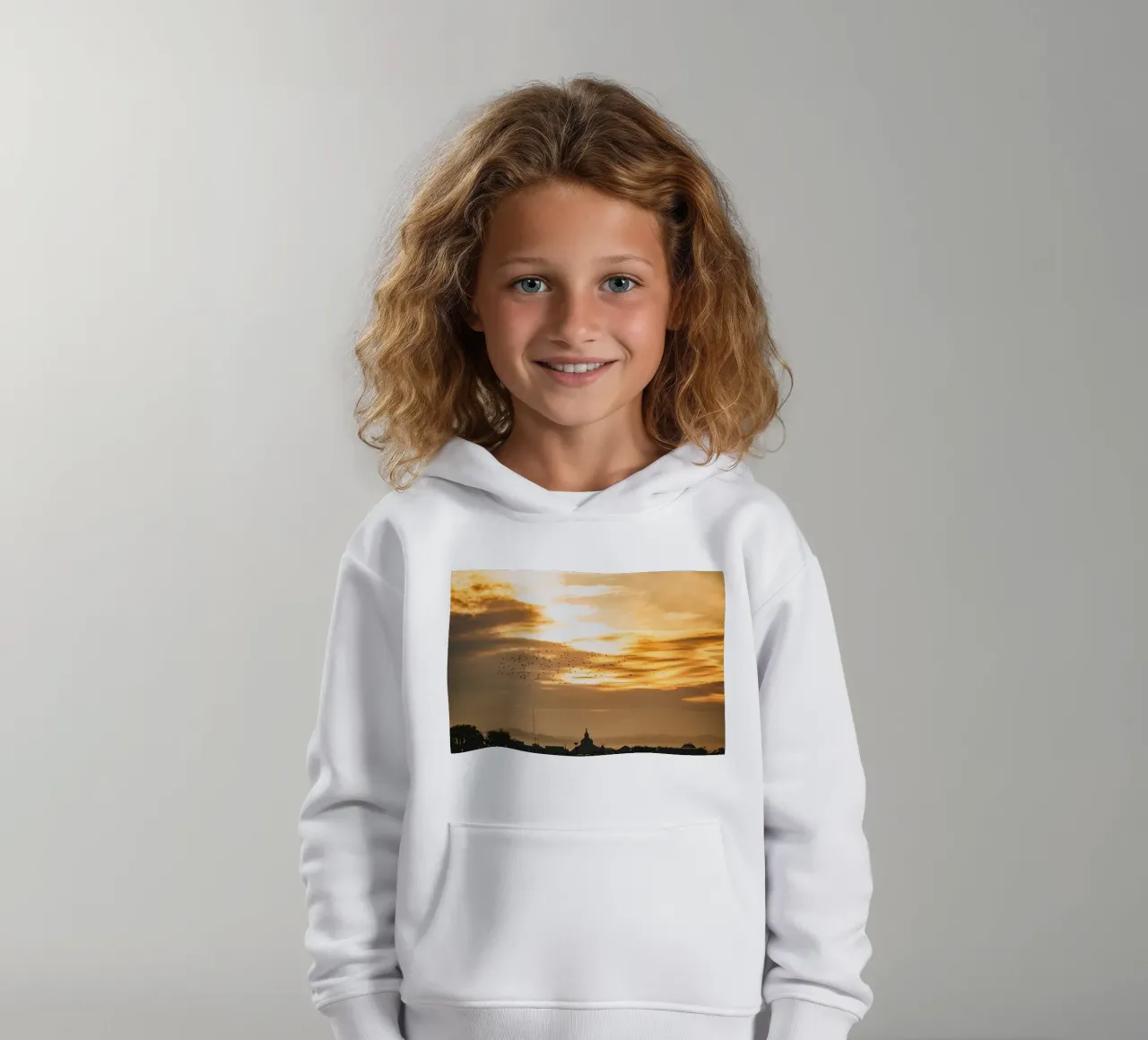 Stormo di uccelli all'alba - Dresda felpa bambino con cappuccio da Bold and Retro