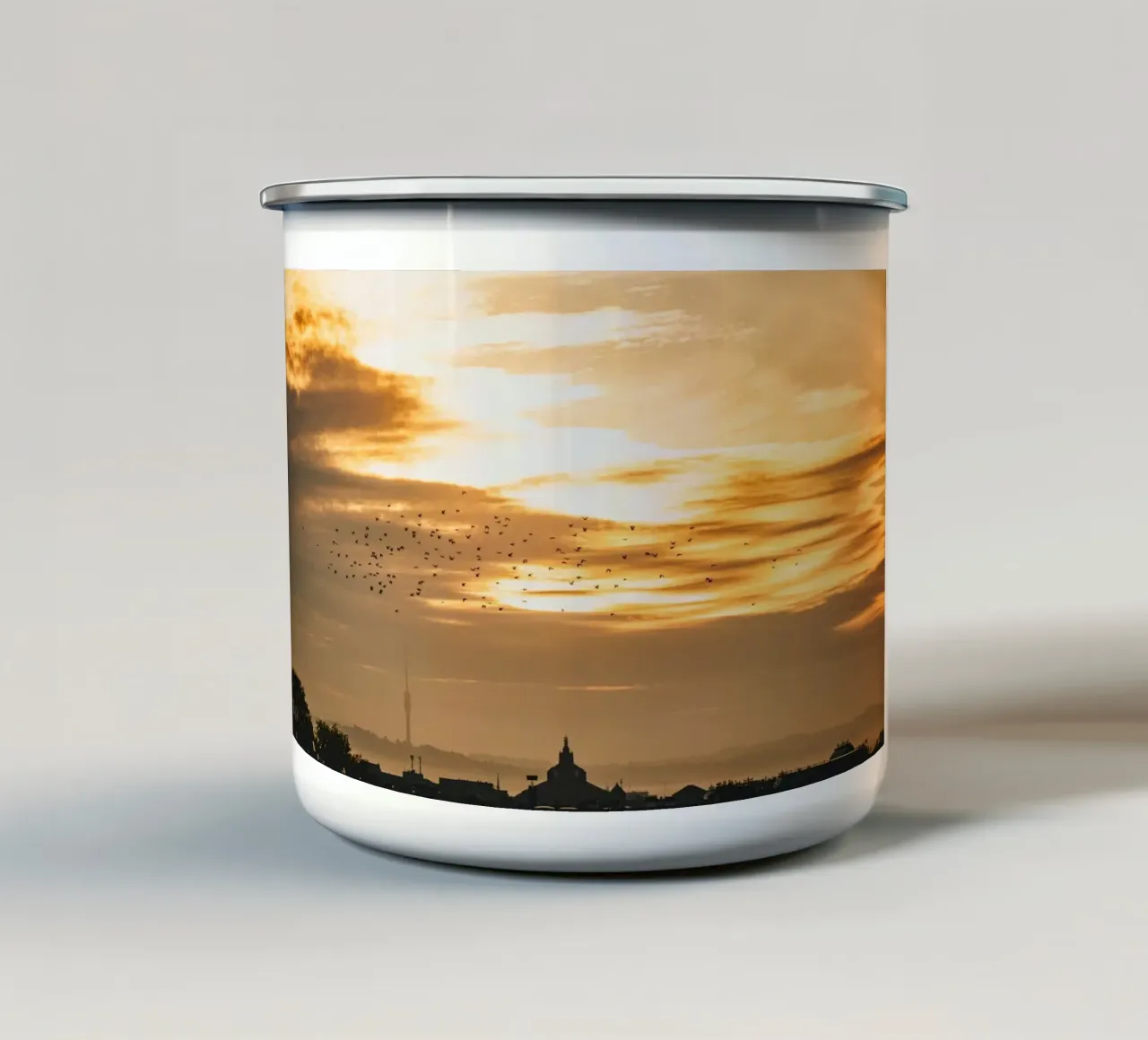 Stormo di uccelli all'alba - Dresda tazza in smalto da Bold and Retro