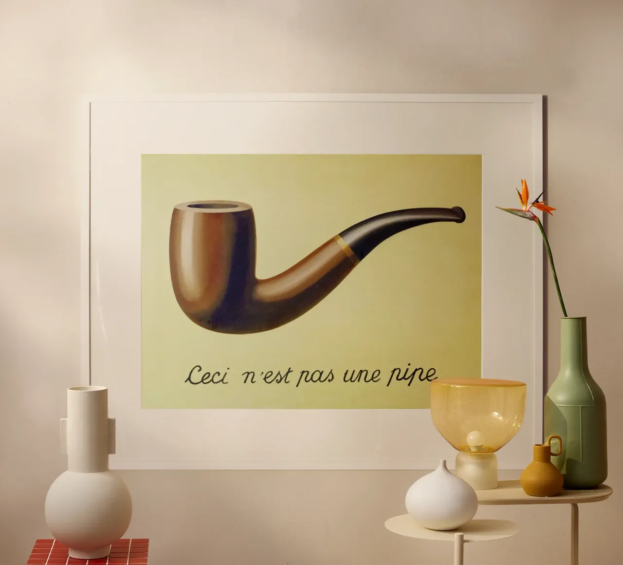 Ceci n'est pas une pipe di René Magritte (1929) poster con telaio in legno da Chérie Prints
