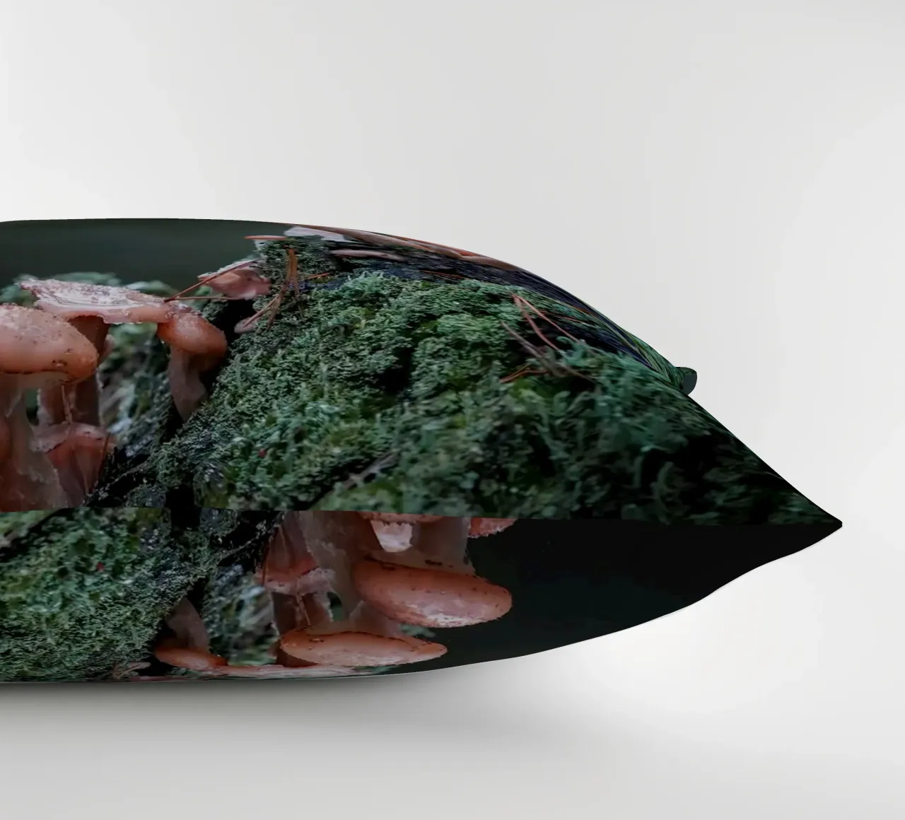Funghi nella foresta cuscino da Tom's Wildlife