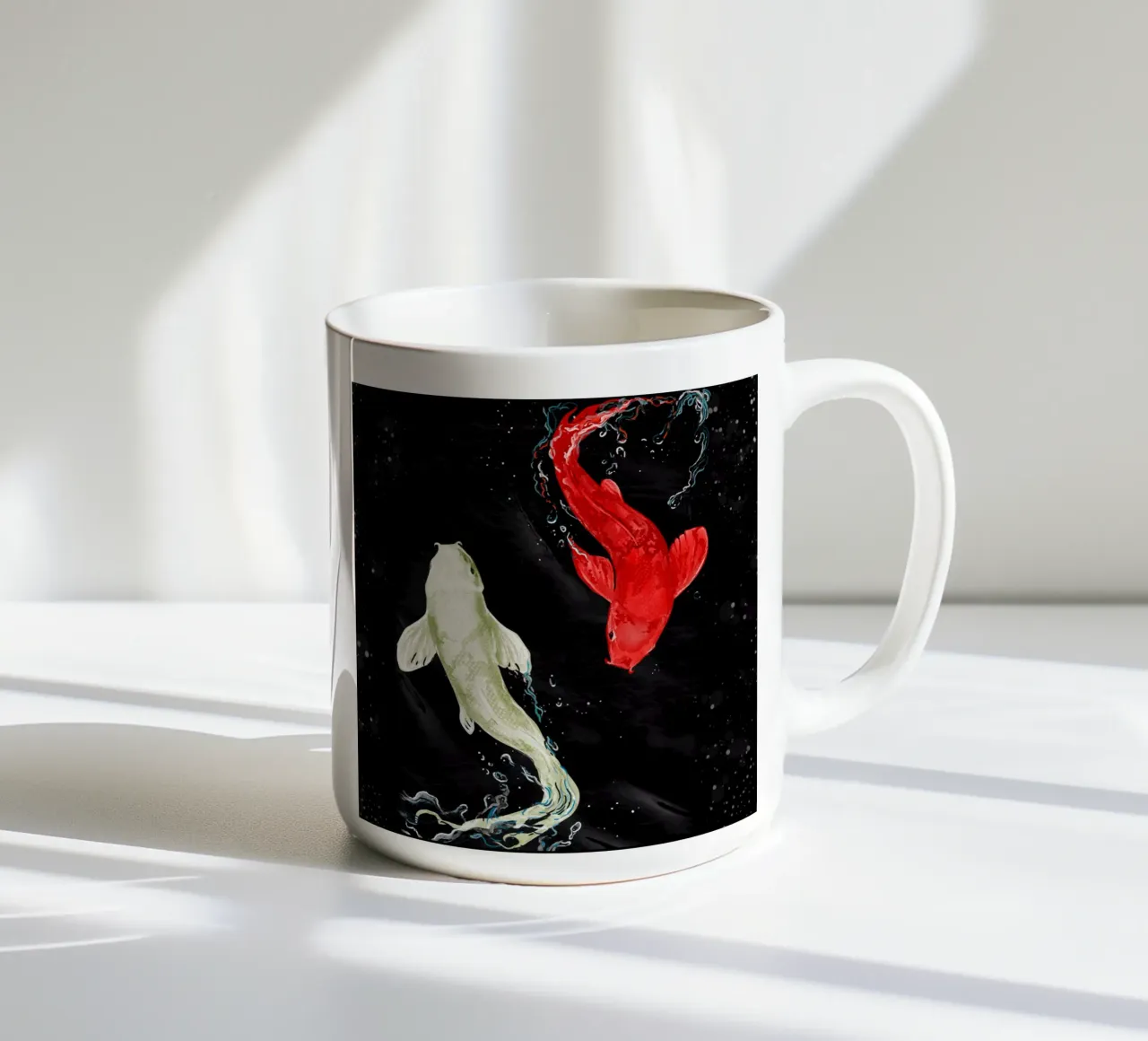Pesci Koi tazza in ceramica da Eva Nev