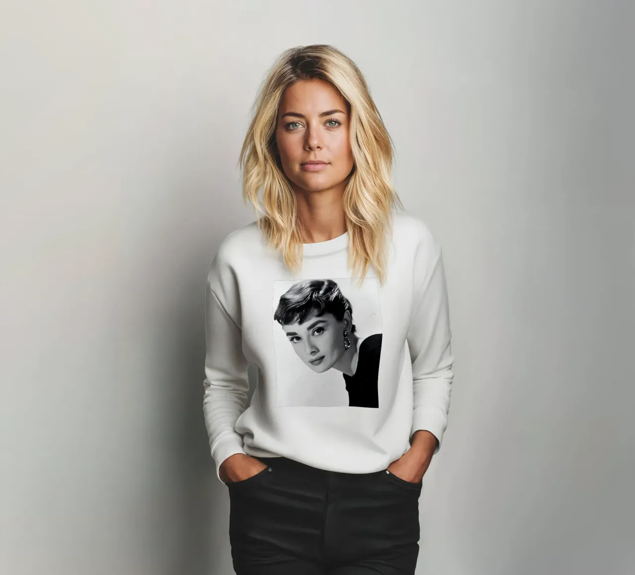 Ritratto iconico di Audrey Hepburn felpa da Galery Vintage