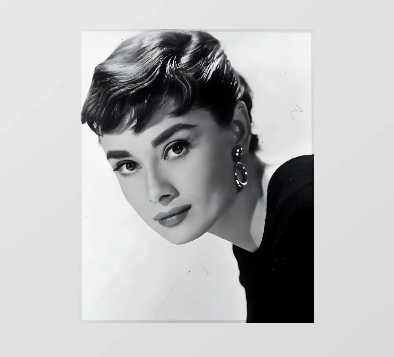Ritratto iconico di Audrey Hepburn pellicola backlit da Galery Vintage
