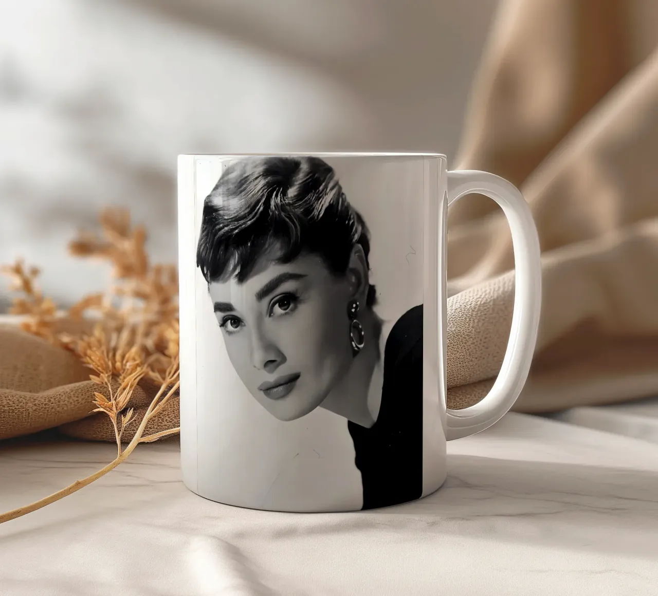 Ritratto iconico di Audrey Hepburn tazza in ceramica da Galery Vintage