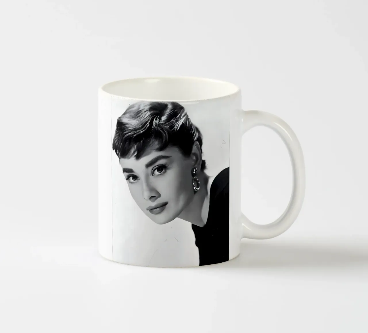 Ritratto iconico di Audrey Hepburn tazza in ceramica da Galery Vintage