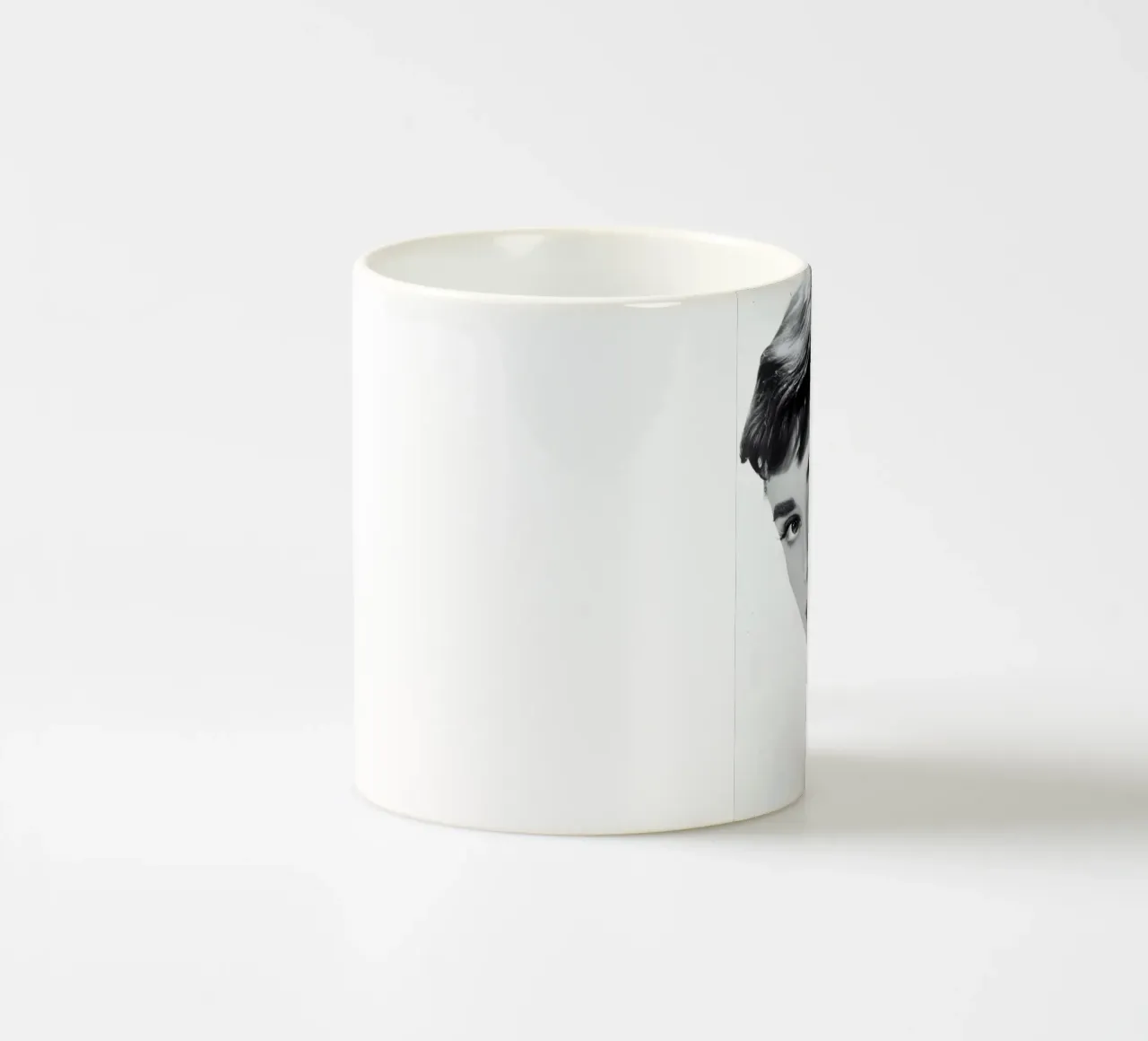 Ritratto iconico di Audrey Hepburn tazza in ceramica da Galery Vintage
