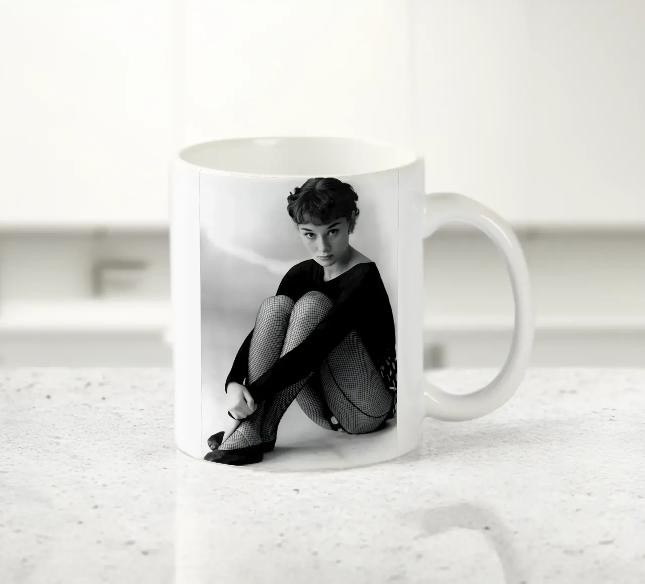 Audrey Hepburn: La ballerina tazza in ceramica da Galery Vintage