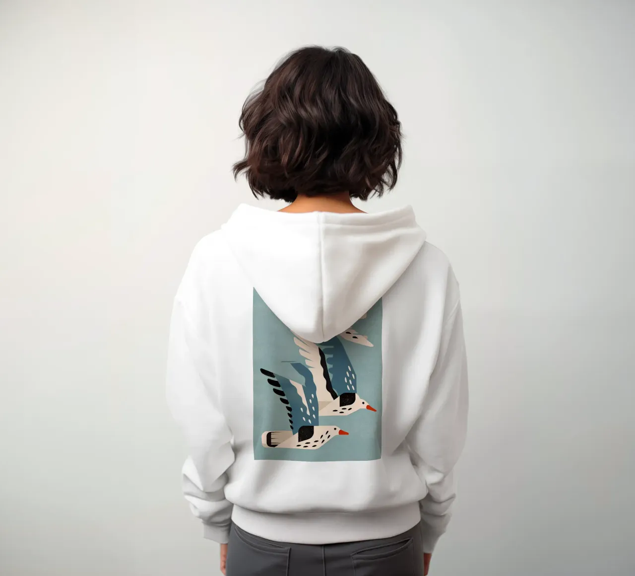Gabbiani in volo - murale scandinavo felpa con cappuccio da Studio Sori
