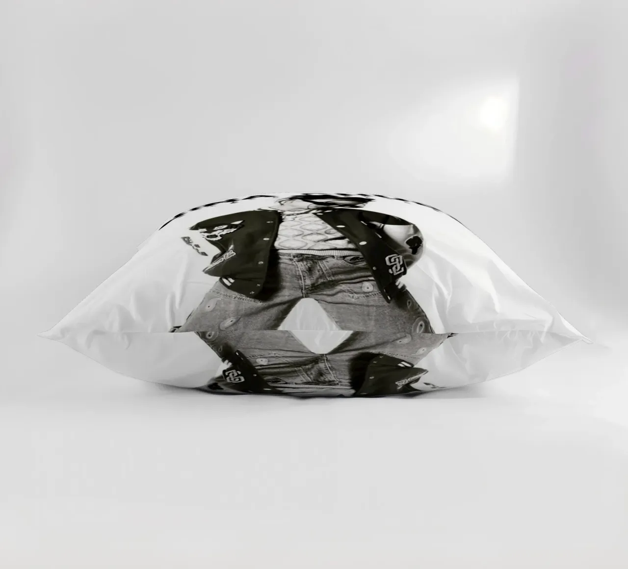 Chuba Cool V2 cuscino da Galery Vintage
