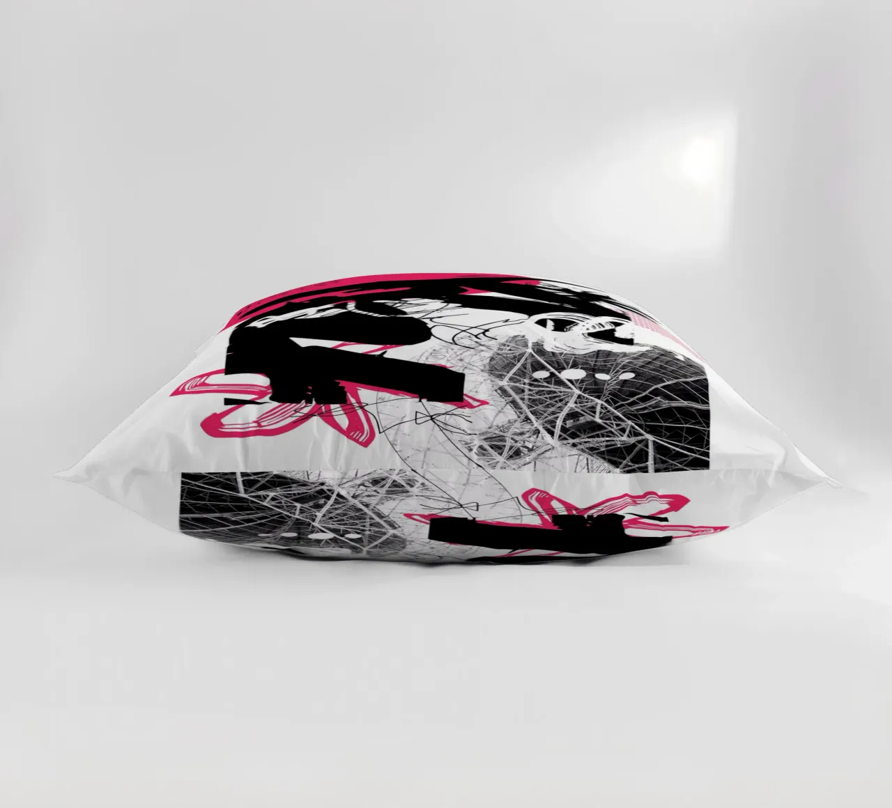 Cosa c'è lassù? cuscino da Kim Hubball Studio