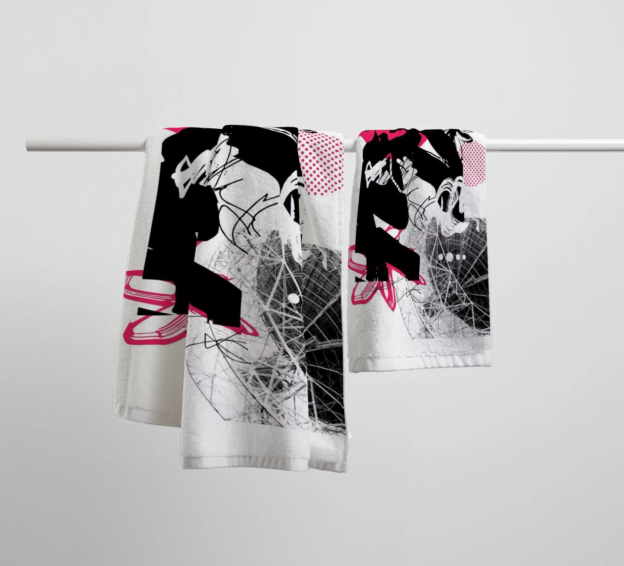 Cosa c'è lassù? asciugamano da bagno da Kim Hubball Studio