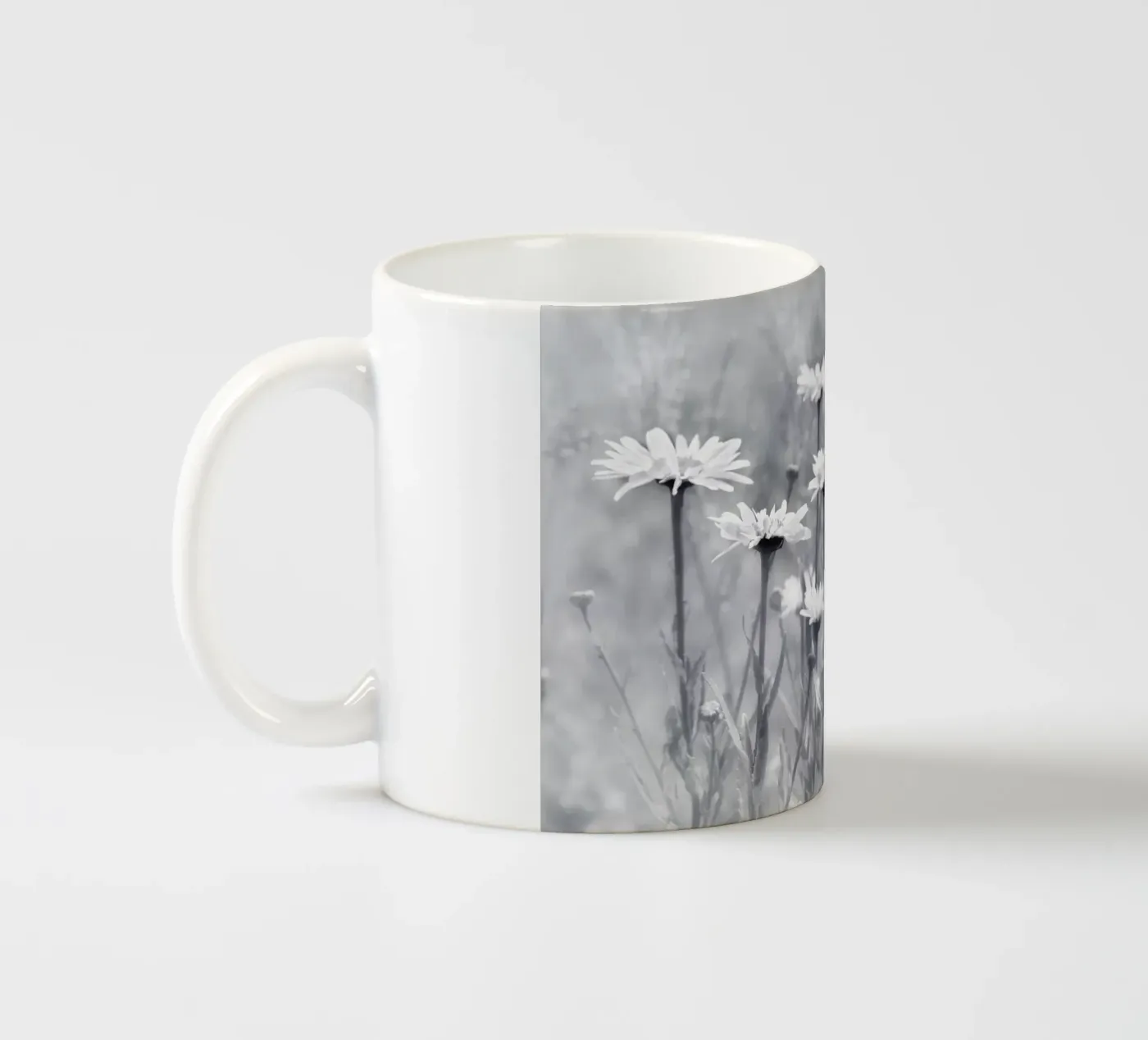 Daisies ceramic mug by Atteloi