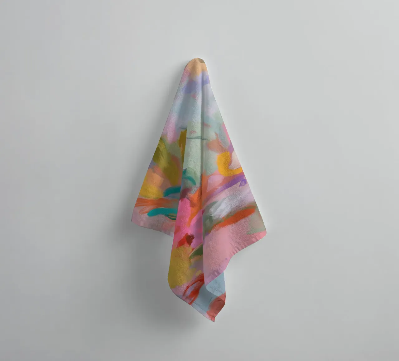 Abstracte symfonie van kleuren, roze badhanddoek van Carina Pop & Pastell