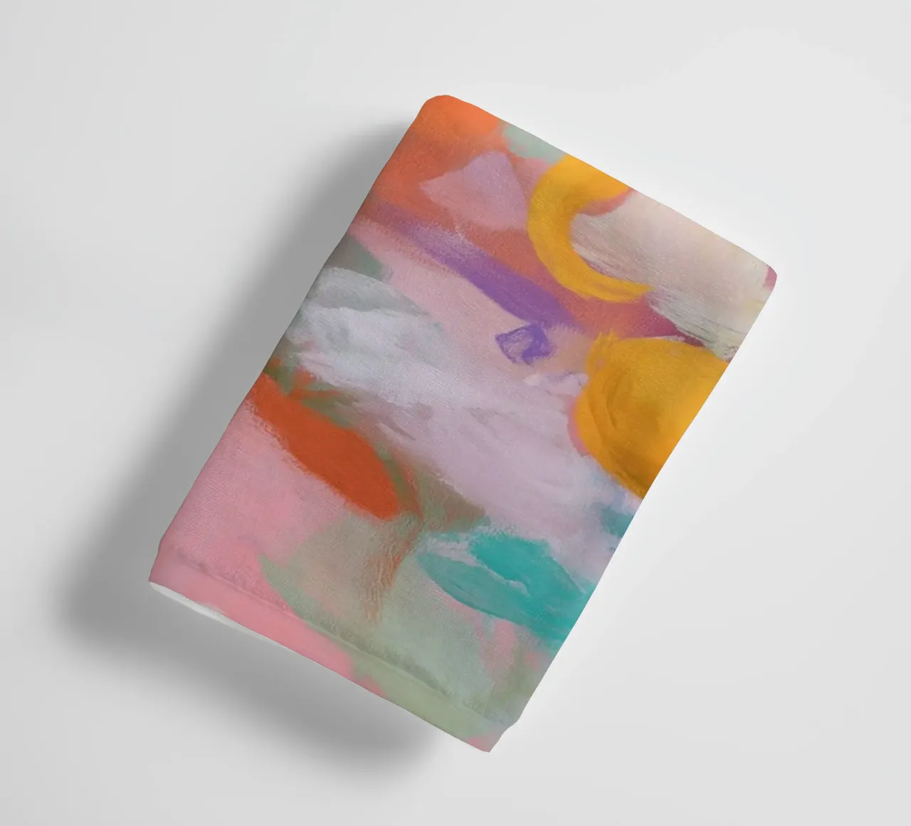 Abstracte symfonie van kleuren, roze badhanddoek van Carina Pop & Pastell