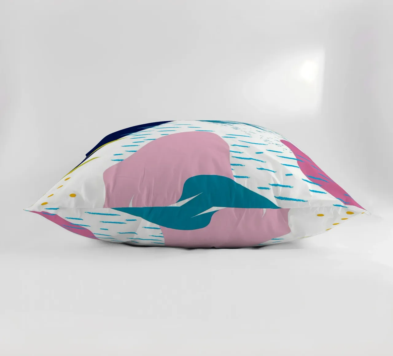 Astratto cuscino da Locquinn Fuller