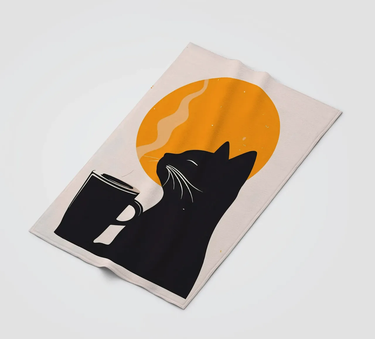 Gatto nero con tazza di caffè coperta in pile da Locquinn Fuller
