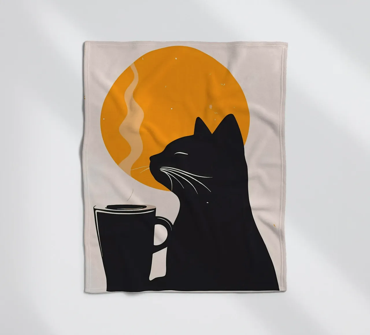 Gatto nero con tazza di caffè coperta in pile da Locquinn Fuller
