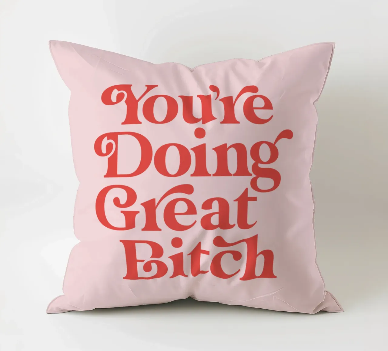 You're Doing Great Bitch cuscino da THE MOTIVATED TYPE