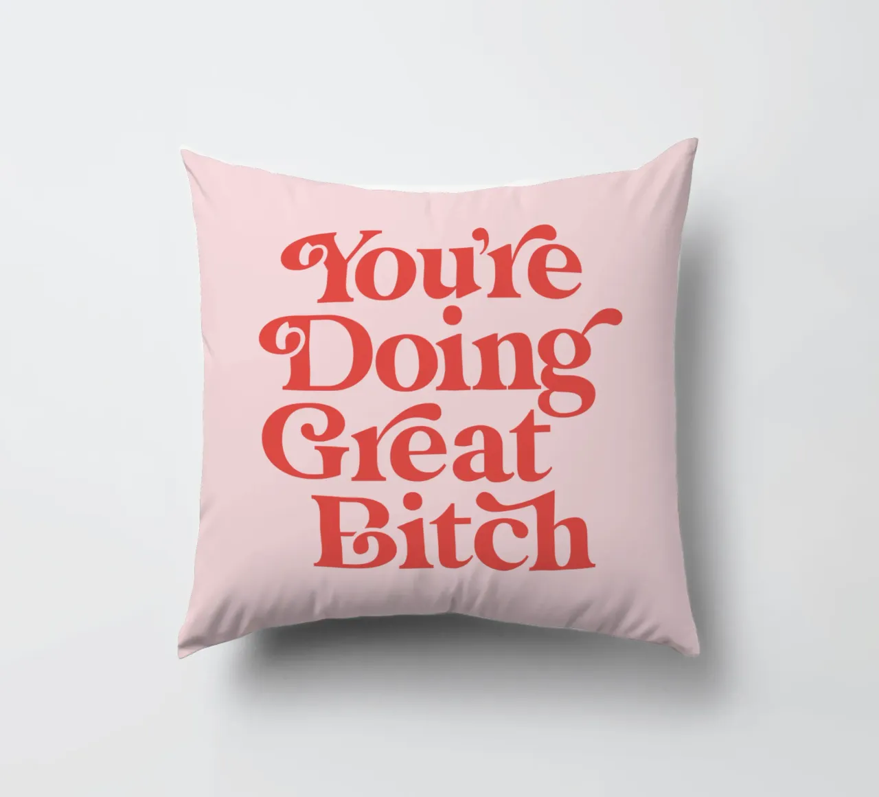 You're Doing Great Bitch cuscino da THE MOTIVATED TYPE