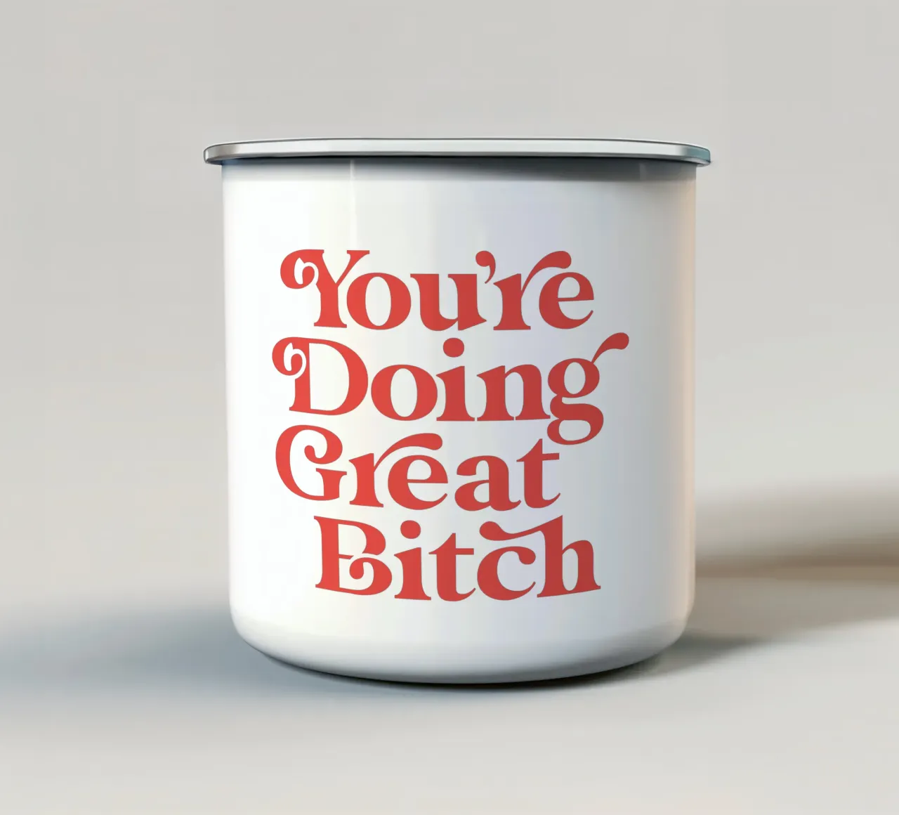 You're Doing Great Bitch tazza in smalto da THE MOTIVATED TYPE