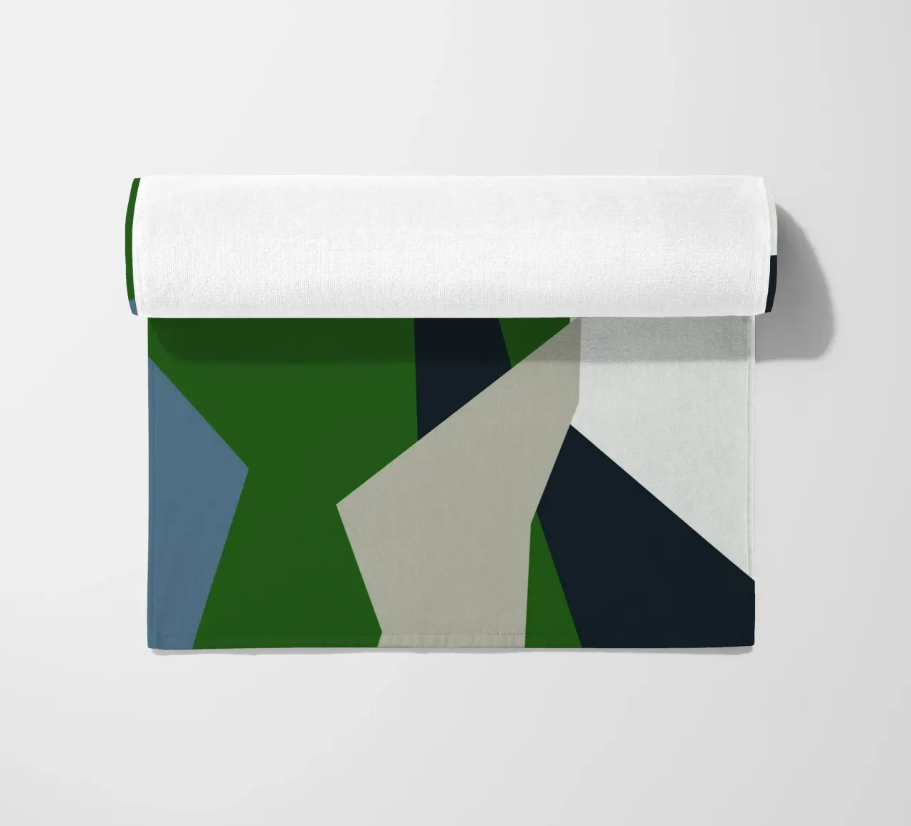 Geometrische abstracte compositie strandhanddoek van Life of Pie