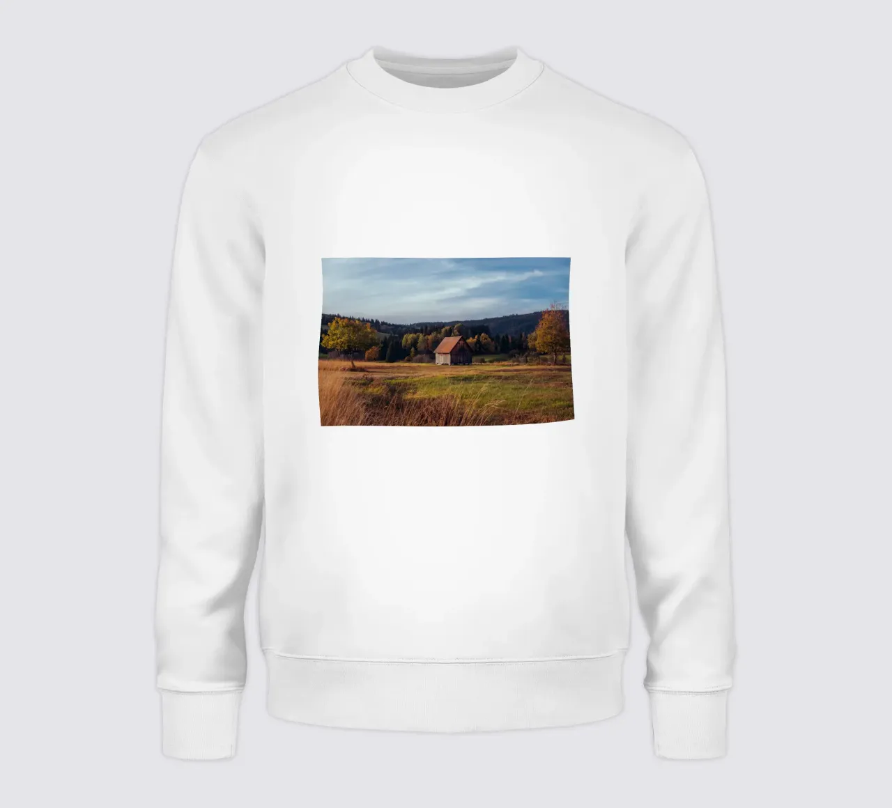 Herbstscheune in der Schweiz Sweatshirt von mbgraphx2