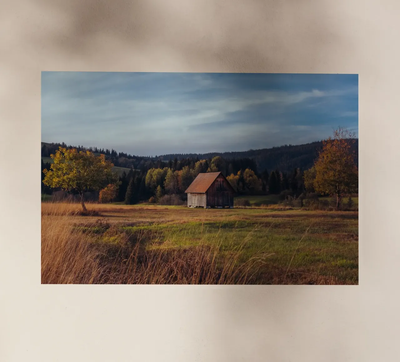 Herbstscheune in der Schweiz Backlit Folie von mbgraphx2