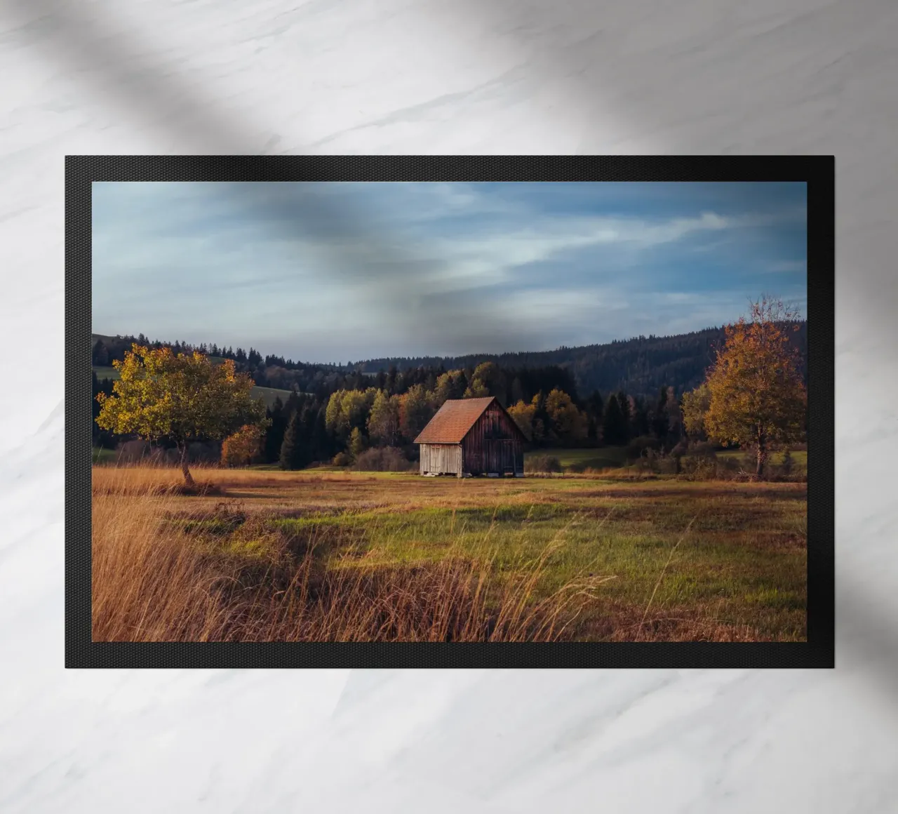 Herbstscheune in der Schweiz Fußmatte von mbgraphx2