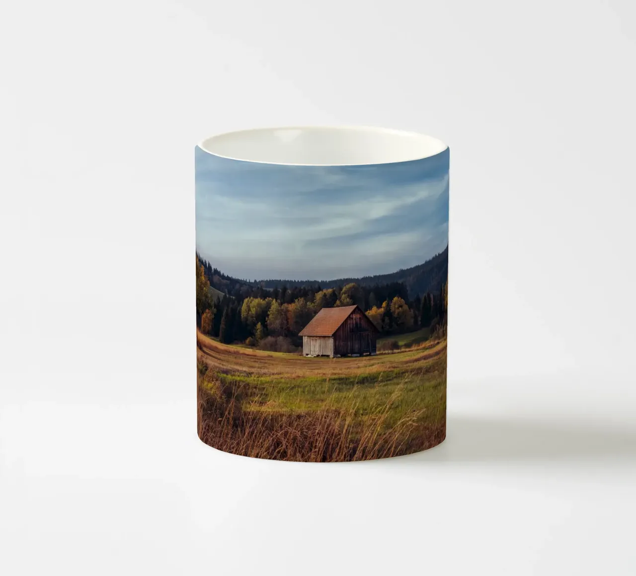 Fienile d'autunno in Svizzera tazza in ceramica da mbgraphx2