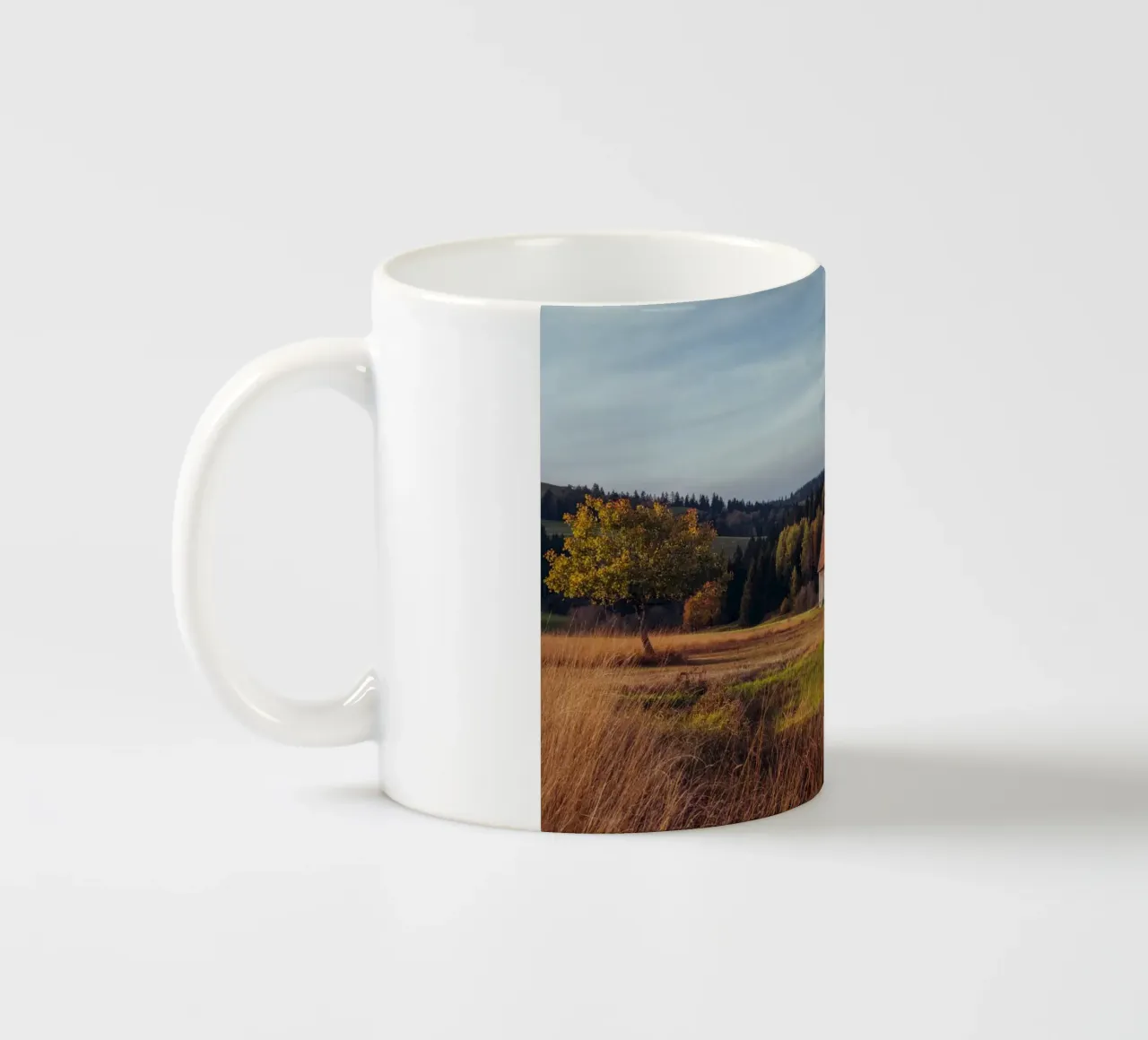 Fienile d'autunno in Svizzera tazza in ceramica da mbgraphx2