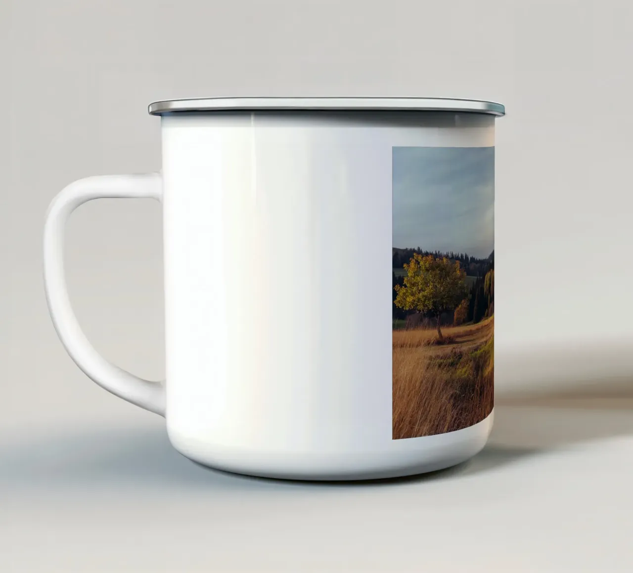 Herbstscheune in der Schweiz Emaille Tasse von mbgraphx2