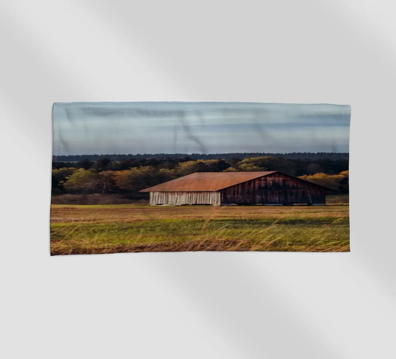 Grange d'automne en Suisse serviette de plage de mbgraphx2